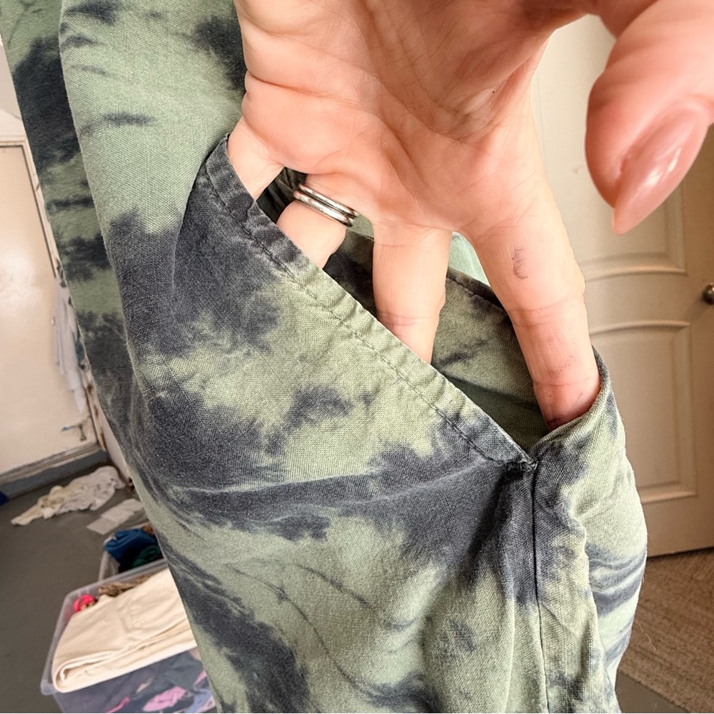 cloth & stone Green Tie-Dye V‑Neck Wide‑Leg Jumpsuit - Picture 12 of 13